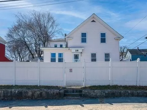 28 Nashua St, Fitchburg, MA 01420