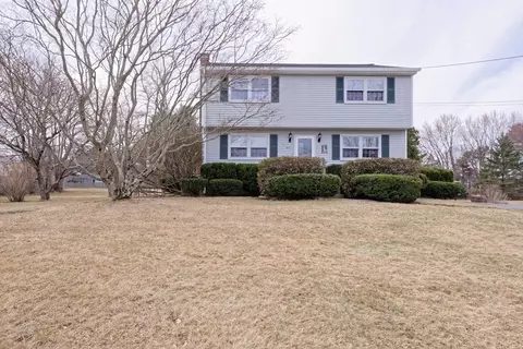 415 Dailey Dr, Franklin, MA 02038