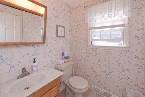 Bath - 415 Dailey Dr, Franklin, MA 02038 photo 1 of 3