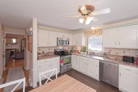 Kitchen - 415 Dailey Dr, Franklin, MA 02038 photo 3 of 4