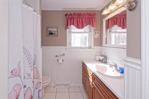 Bath - 415 Dailey Dr, Franklin, MA 02038 photo 2 of 3