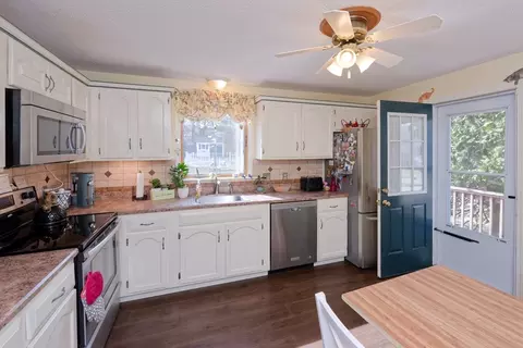 Kitchen - 415 Dailey Dr, Franklin, MA 02038 photo 1 of 4