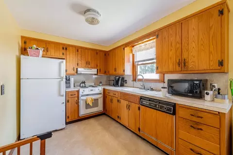 16 Delano Dr, Springfield, MA 01129 photo 25