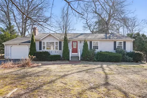 195 Susan Dr, Westfield, MA 01085