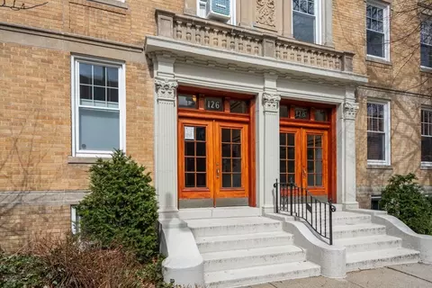 126 Sewall Ave #B, Brookline, MA 02446