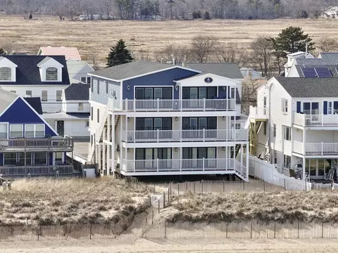 89 Atlantic Ave #2, Salisbury, MA 01952