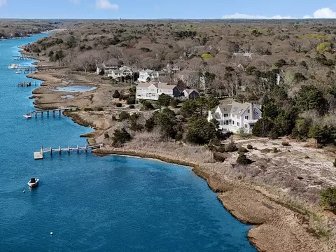 35 Green Meadow Ln, Falmouth, MA 02536