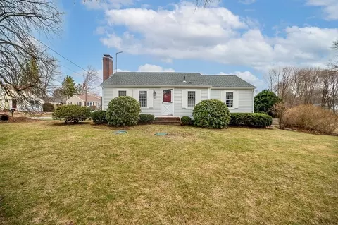 10 Howard St, Wenham, MA 01984