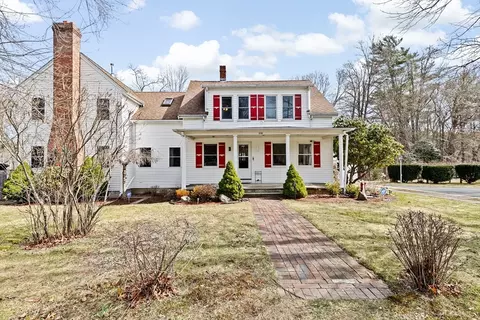 316 Old Center St, Middleboro, MA 02346