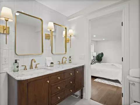 Bath - 64 North St, Georgetown, MA 01833 photo 3 of 4