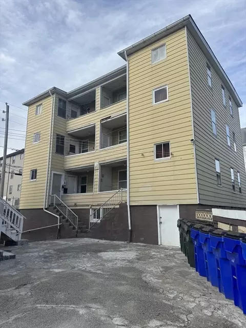 84 Everett St, Fall River, MA 02723