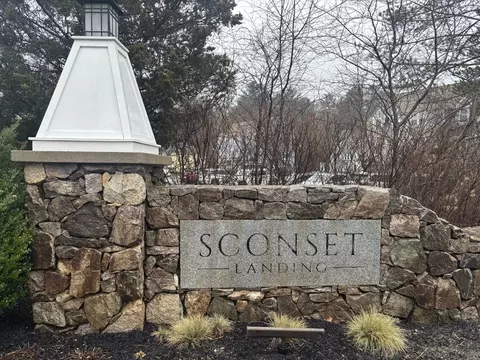 4 Longwood Ln #102, Hanover, MA 02339