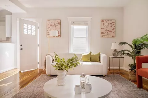 28 Dana St #2, Somerville, MA 02145