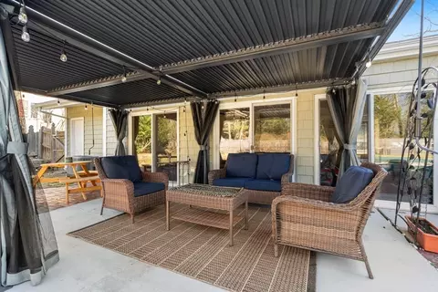 152 Country Club Ln, Brockton, MA 02301