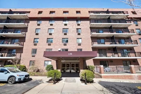 135 Pleasant St #205, Brookline, MA 02446