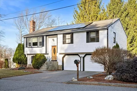 56 Crisci St, Leominster, MA 01453