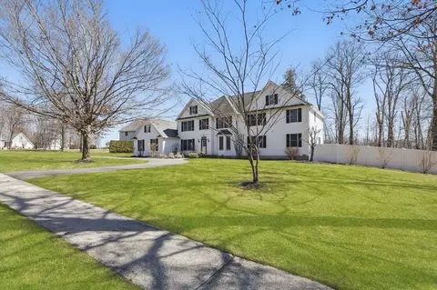 46 Autumn Rdg, East Longmeadow, MA 01028