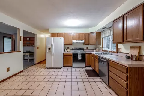 12 Kimberly Ln, Easthampton, MA 01027 photo 11