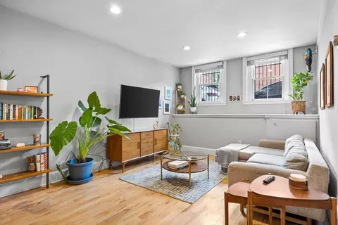 106 Union Park St #1A, Boston, MA 02118