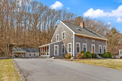 20 Bush Hill Rd, Ipswich, MA 01938