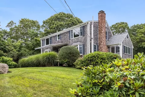 64 Grouse St, Falmouth, MA 02540