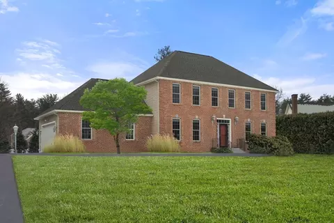 18 Lexington Cir, Southwick, MA 01077