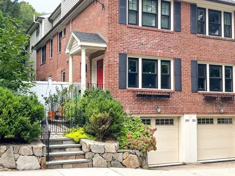 299 Walnut St #1, Brookline, MA 02445