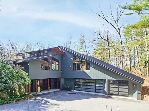 41 Stonehedge Rd, Lincoln, MA 01773