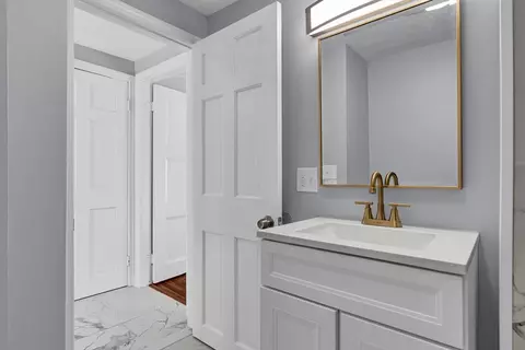 Bath - 97 David St, Springfield, MA 01104 photo 3 of 8