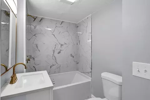 Bath - 97 David St, Springfield, MA 01104 photo 1 of 8