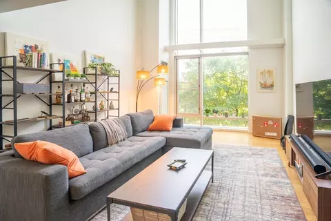 1 Earhart St #312, Cambridge, MA 02141