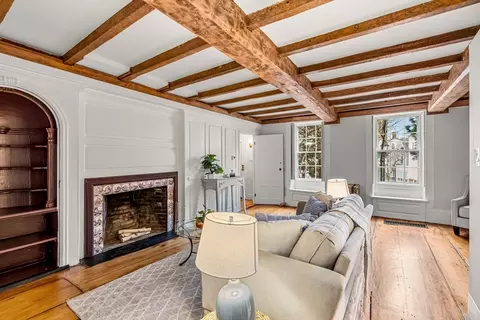 83 Washington St #1, Marblehead, MA 01945