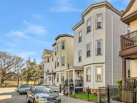 27 Rosemary St #2, Boston, MA 02130