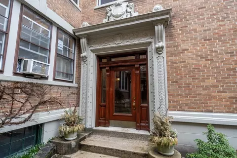 439 Washington St #5, Brookline, MA 02446