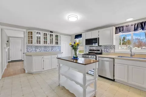 48 Zephyr Ln, Springfield, MA 01128 photo 13