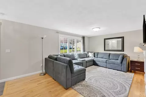 48 Zephyr Ln, Springfield, MA 01128 photo 6
