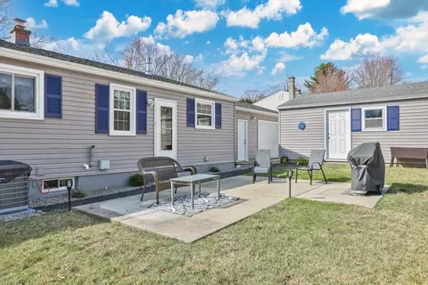 48 Zephyr Ln, Springfield, MA 01128 photo 3