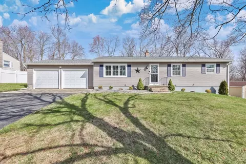 48 Zephyr Ln, Springfield, MA 01128