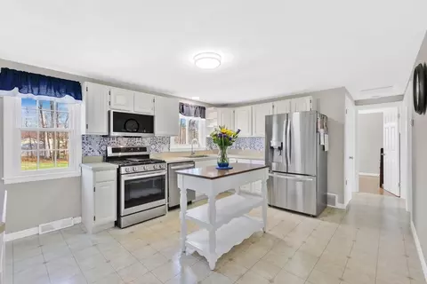 48 Zephyr Ln, Springfield, MA 01128 photo 10