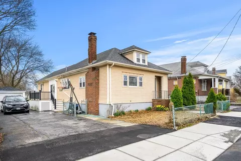 318 Sea St, Quincy, MA 02169