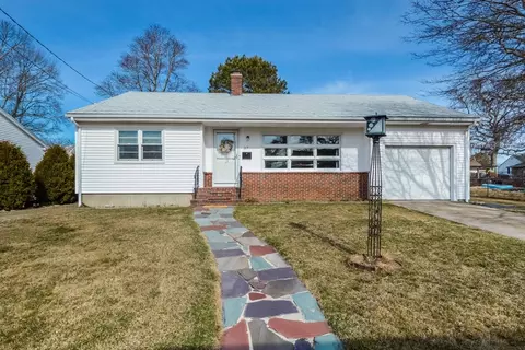 37 Pinette St, Dartmouth, MA 02747