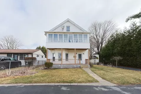 10 Slater St, Webster, MA 01570