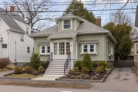 18 Dyer Ave, Milton, MA 02186