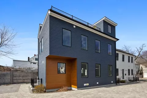152 Charles St #2, Cambridge, MA 02141