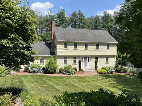 218 Pond St, Hopkinton, MA 01748