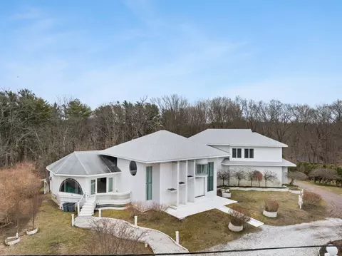 85 Kilby St, Hingham, MA 02043