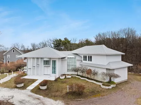 85 Kilby St, Hingham, MA 02043 photo 2