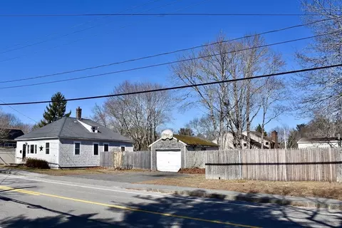 Exterior - 50 Sandwich Rd, Wareham, MA 02571 photo 4 of 11