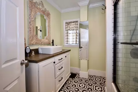 Bath - 50 Sandwich Rd, Wareham, MA 02571 photo 1 of 1