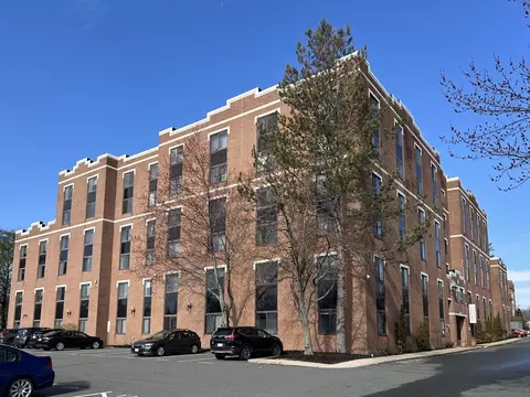 30 Daniels St #313, Malden, MA 02148